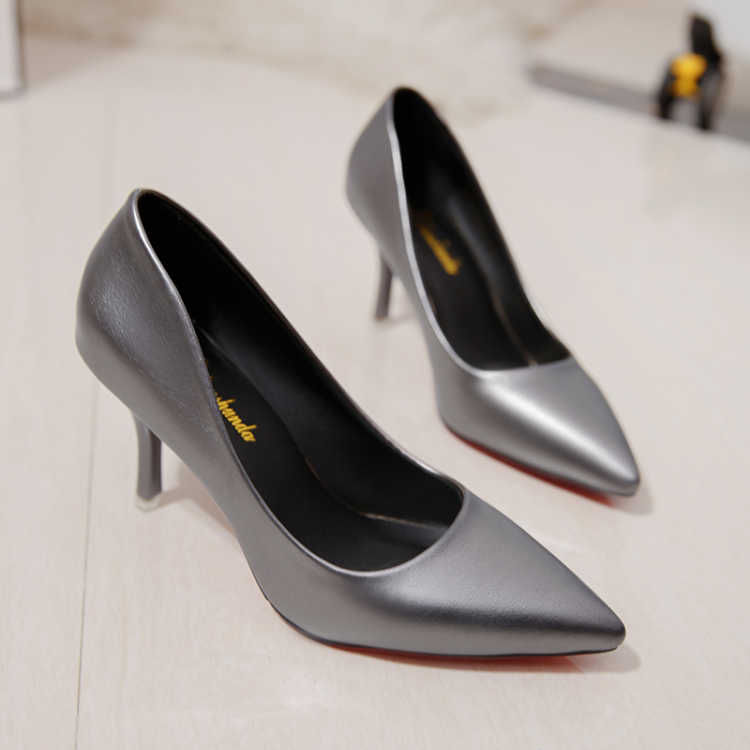 别再穿凉鞋了!今秋流行穿这样的“尖头鞋”,果然好看又洋气