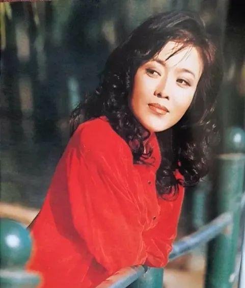  『寄养』悲惨的胡琳娜从小被寄养长大，与母亲丁嘉丽15年只见过两面