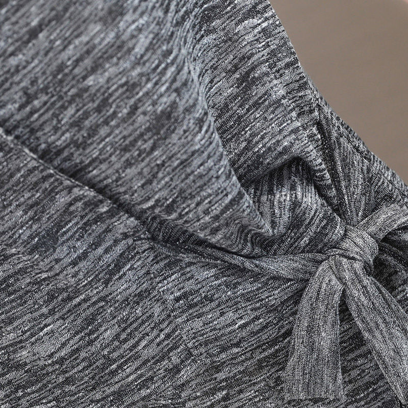 难怪老婆把连衣裙都扔了，立秋穿这样的运动套装，魔鬼身材很迷人