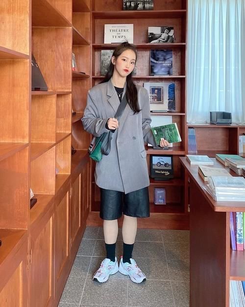 酷女孩@“无性别风”穿搭正流行,女生们穿的越来越酷了
