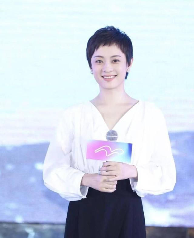  女人@女人过了40岁,尽量避开这3种发型,尤其是第一种,像大妈还伤发