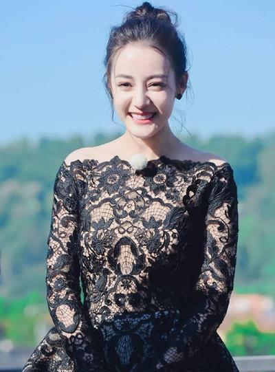 图解迪丽热巴的经典造型,第二个最特别,最后一个简单却最惊艳