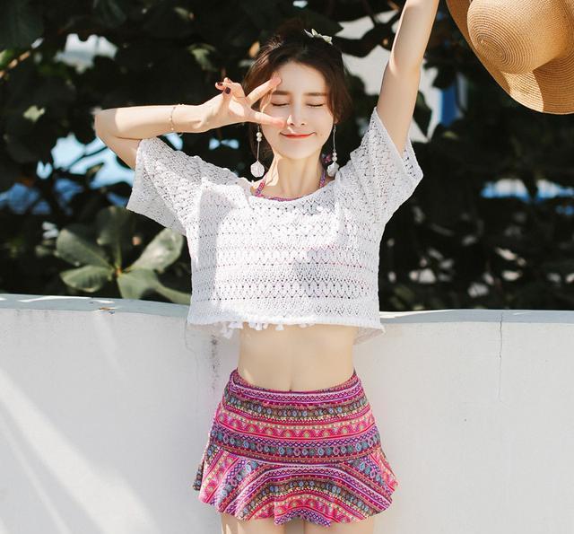 小清新的小姐姐身穿泳衣转变风格！展现出了独特的妩媚与性感！