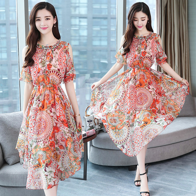 去旅游穿洋气“飘飘裙”，女人味和气质瞬间上升，路人挪不开眼