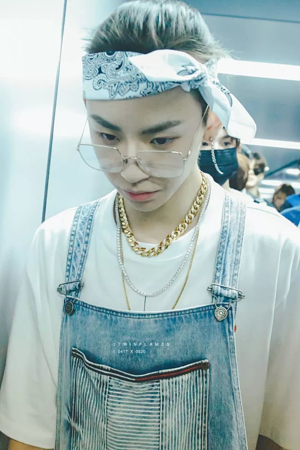 邓紫棋的皮裤、杨幂的阔腿裤都输给了吴宣仪的“初恋裤”