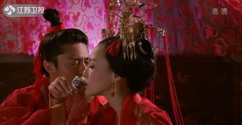 看看紫萱戴过的额饰，一个比一个精致，就知道现在古装剧有多敷衍