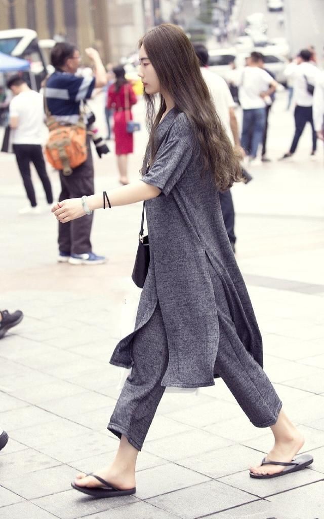 路人街拍，漂亮的高跟鞋，一千块也不嫌贵!