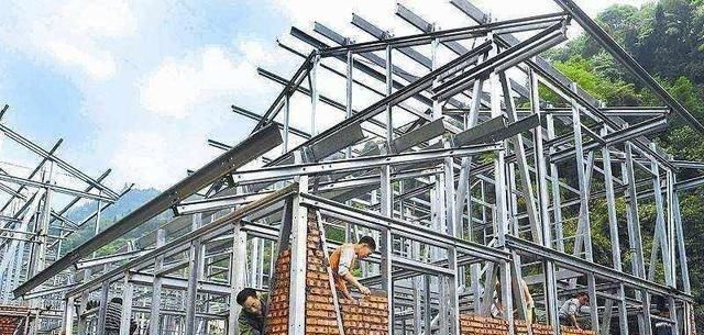  「轻钢」在农村建房子的时候，轻钢结构和砖混结构是什么样的经