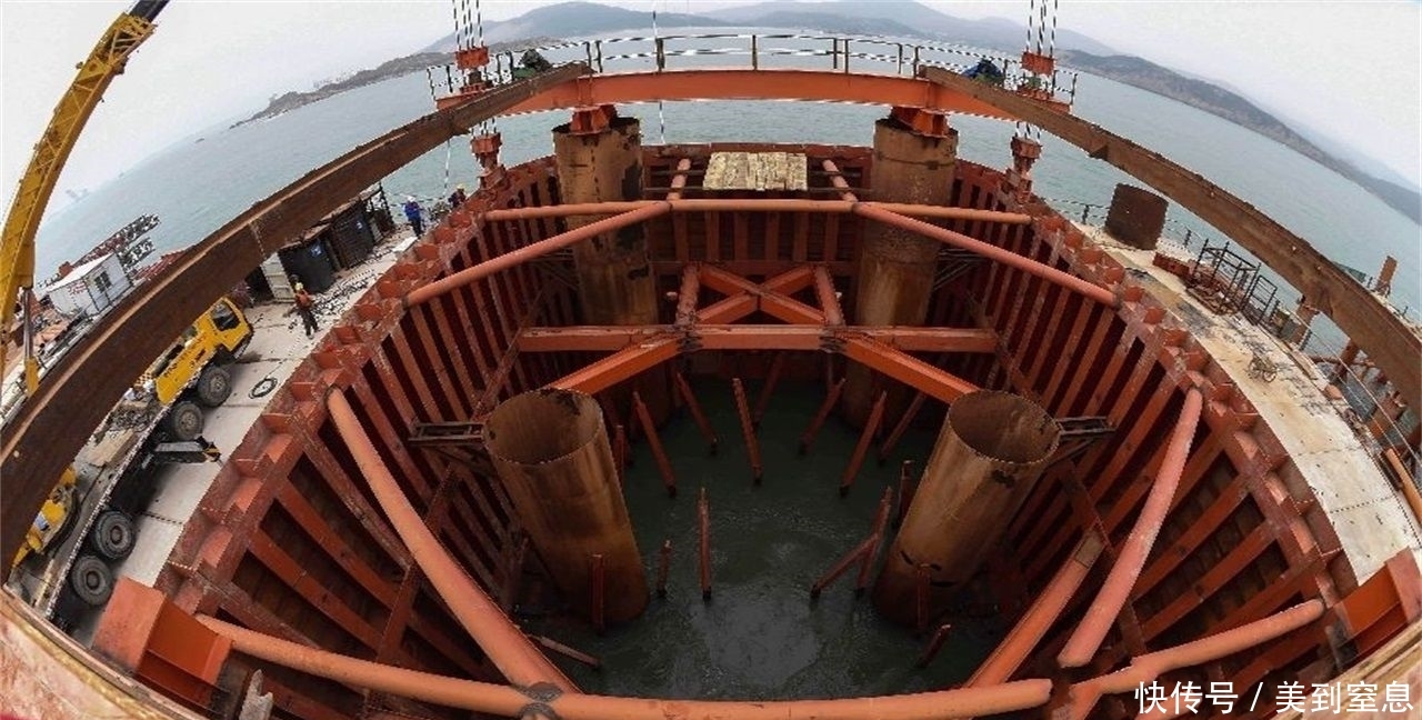 海水那么深，跨海大桥的桥墩怎么建上去呢？看完总算知道了