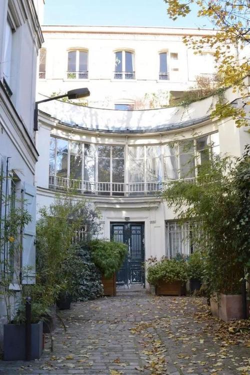 巴黎胡同里的花花世界