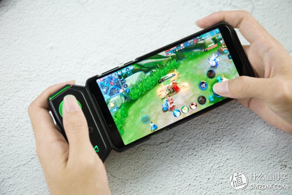 黑鲨游戏手机Helo全面评测:残暴性能下，这些游戏功能更令人心动