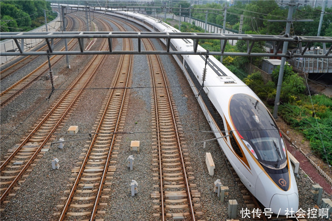  净赚■中国最赚钱的高铁，1318公里车票553元，年净赚上百亿