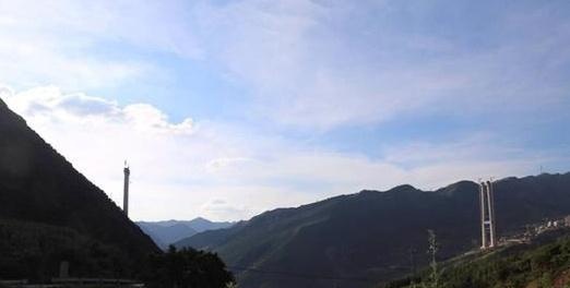 40年洪水加8级地震，专家预测这座桥不安全，760斤炸药响后尴尬了