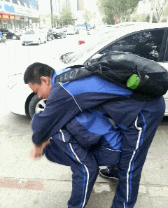  「gif」搞笑gif：看到这种骚气十足的舞蹈，我震惊了！
