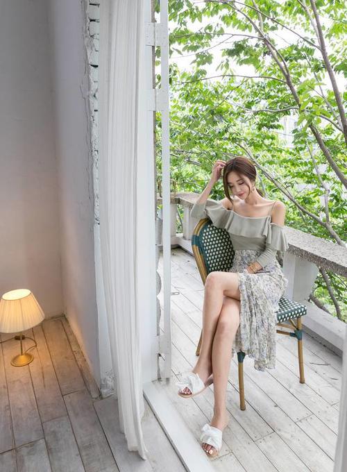 孙允珠淡绿抹茶清新儒雅吊带裙