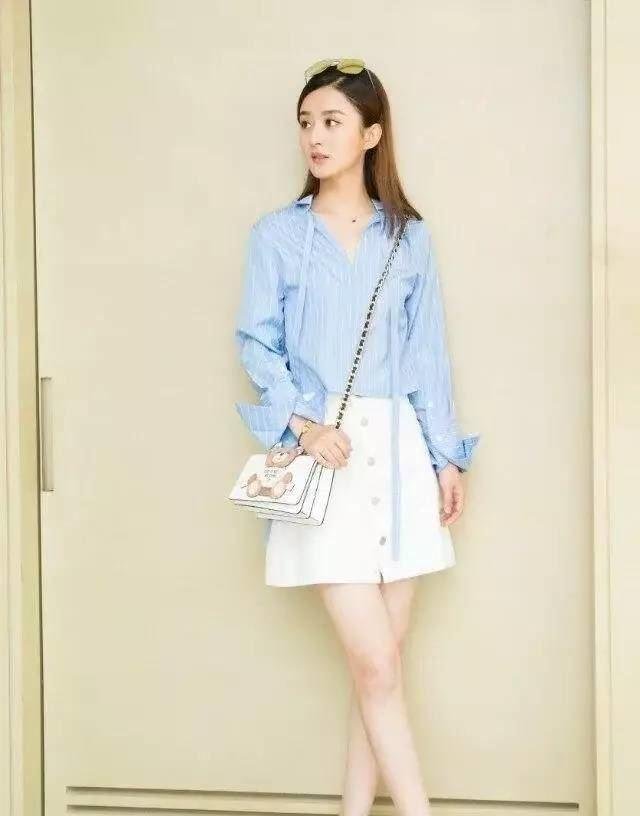 杨颖撞上赵丽颖, 差距一目了然, 一个似超模一个像村花