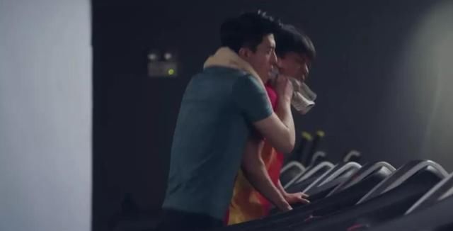 爱5张伟和谁在一起