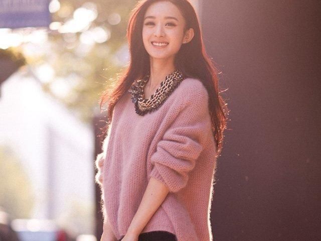 同样是街拍，赵丽颖和杨幂根本无法跟她相提并论!