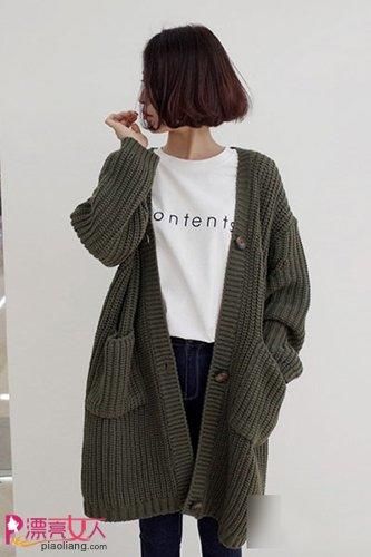 \"i4\": \"面部长痘怎么办?\"【尚】思密达美女街拍示范 针织开衫也能显端庄