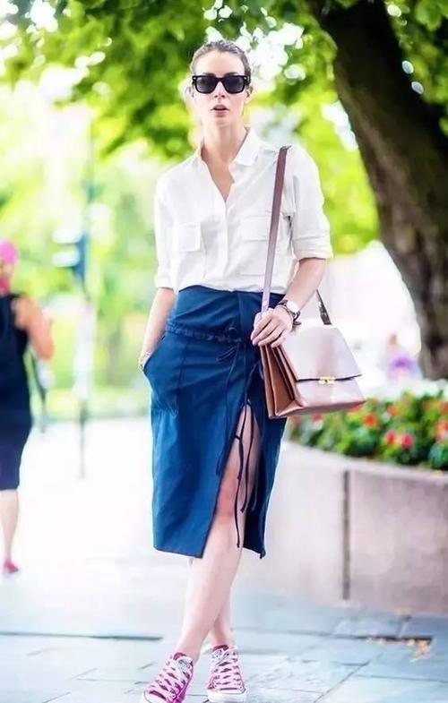 蔡依林穿开叉裙，白百何穿开叉裤，露腿才时髦啊！