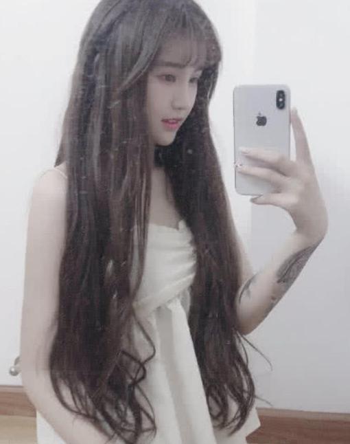 杨清柠深夜狂秀身材表白王乐乐，却因这个部位被网友吐槽：对A还