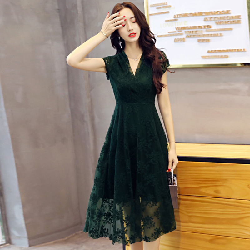 1米55的女朋友真的会搭配，穿这几蕾丝裙+高跟鞋，洋气又显高