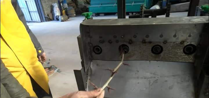  「洗衣服」农民们经常洗衣服，种子的价值很宝贵，现在农村都被