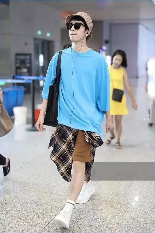 都是分手后现身，看看纪凌尘和井柏然的机场照，网友:差距太大了