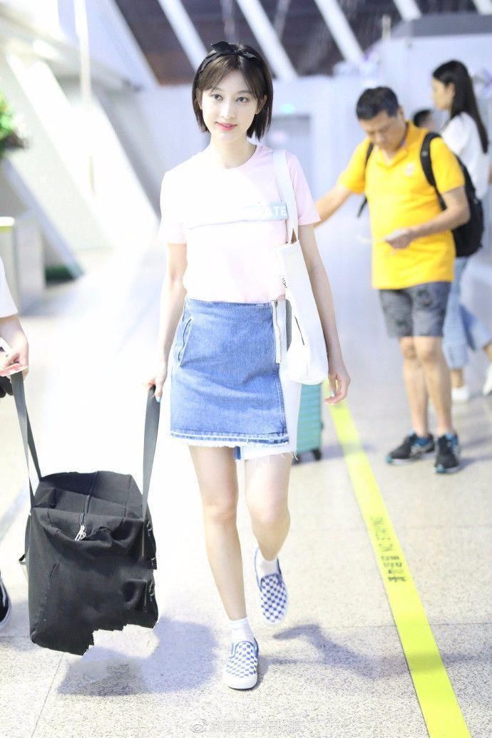 这种裙子，谁穿都有小肚子!张俪这么瘦的身材，居然也有赘肉!