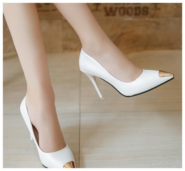 美丽从足开始，新出炉“高跟鞋”，显腿长显脚白，美炸了