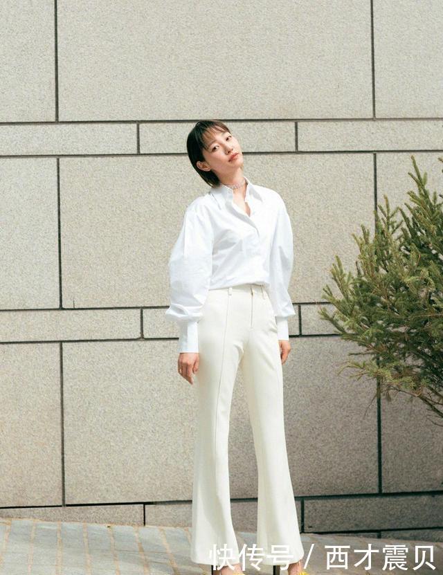  『喇叭裤』锥子裤早失宠了！2020年流行穿这条裤子，配小白鞋、马丁靴都时髦