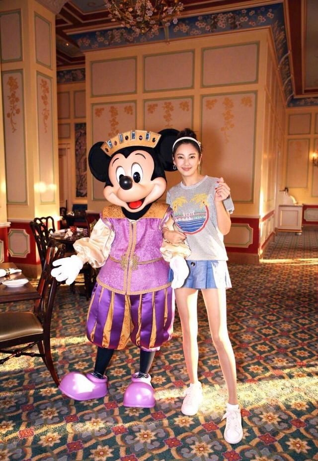 最近都过生日吗？大趴的感觉各不相同，张雨绮格外养眼