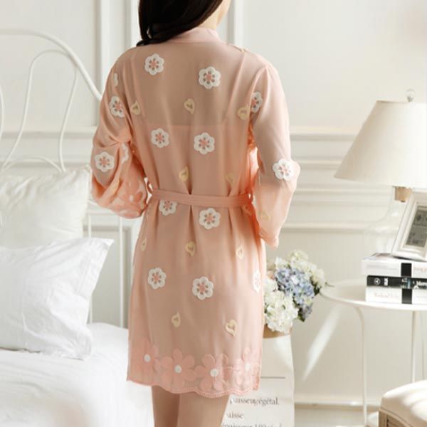 女人别再傻傻穿灰色睡衣了!穿这8款“温婉”睡衣，简直百看不腻