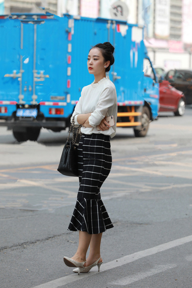  半身裙：穿搭要彰显气质, 选择精致裙装, 让你美的很有格调