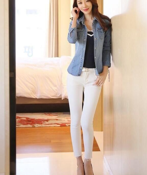 修身有型的牛仔裤美女,穿出紧致的曲线,魅力十足