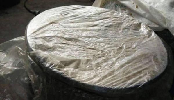  花生壳■养花盆土常常板结，埋下“4个小玩意”，变得松软，养花更旺了