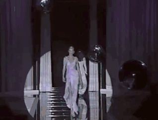 『 太绝』美艳撩人，这位金发超模太绝了，世界第一腿神