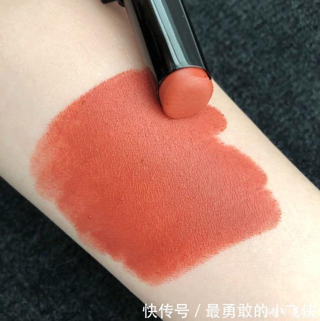  「唇膏」美妆论坛讨论度最高的6支焦糖色唇膏！一搽皮肤立白，黄皮人必收