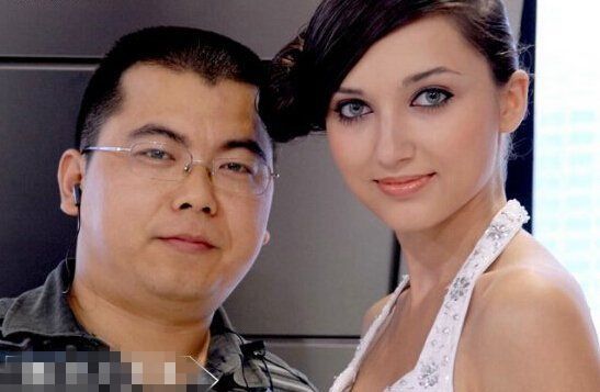 这些娶到外国美女的中国男人，哪个最帅?
