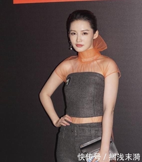 [ 薄纱]抹胸里面还穿薄纱上衣，手臂变壮脖子又短，李沁品味难懂终于翻车