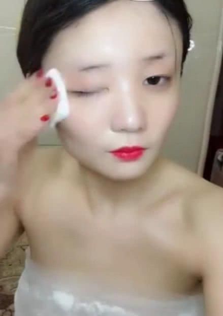 新娘婚后卸妆，这还是我媳妇吗？网友：这是“男”的吧？