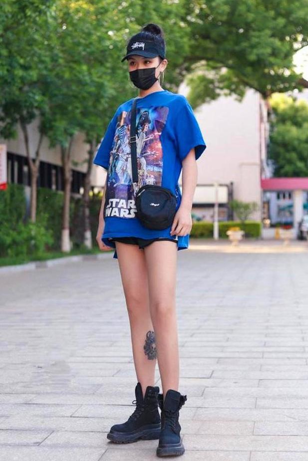 街拍: 图1时尚美女，清爽短发亮了，图2美女穿波点裙优雅迷人