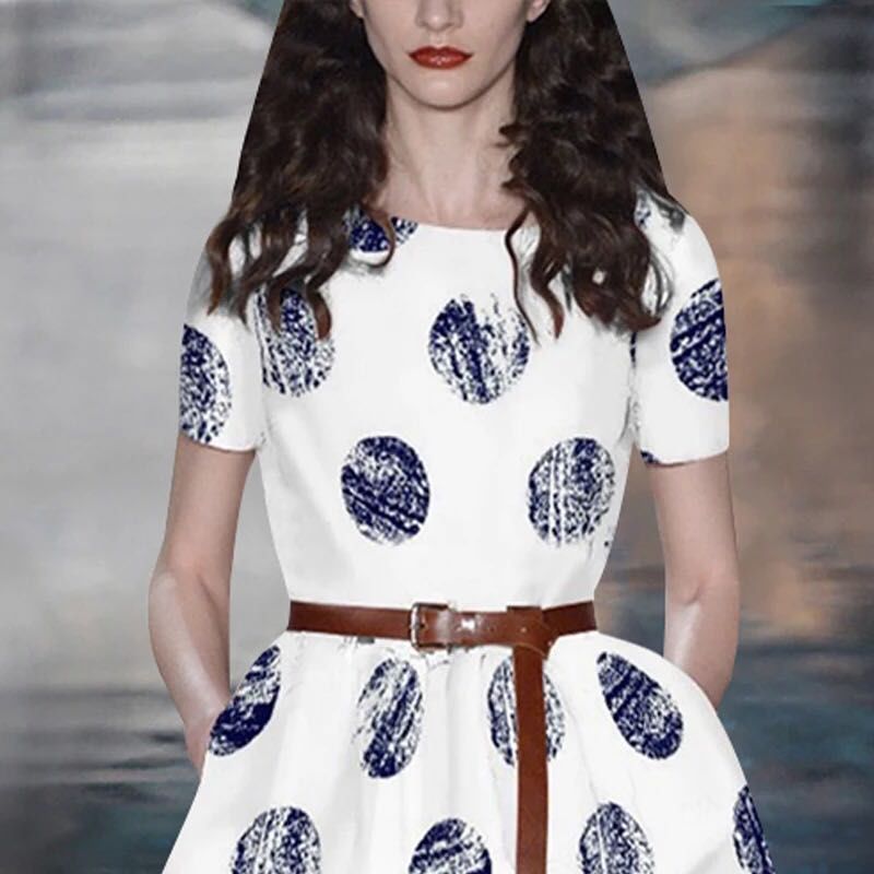 不到1米6的我，出门从不穿旗袍!全靠穿这些优雅连衣裙，特洋气