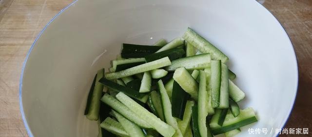 『特别』教你一个开胃又下饭的腌黄瓜,腌出的黄瓜清脆爽口,方法特别简单