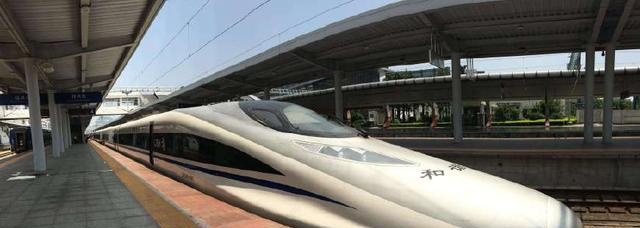 一架飞机贵还是一列高铁贵？高铁也要一亿多