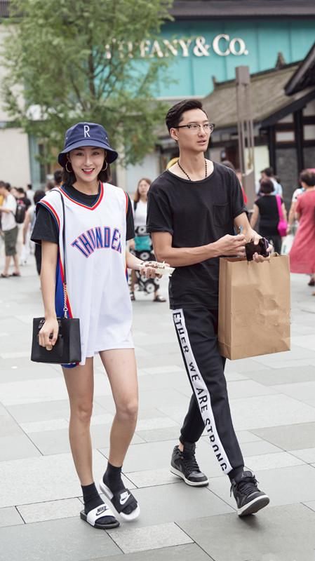 街拍路人，夏天出门最佳穿搭参考，让你像女神一般的存在