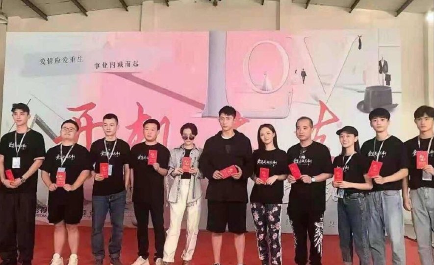  『晓得』黄景瑜终于官宣偶像剧，女主是收视保障？光看阵容就晓得要红
