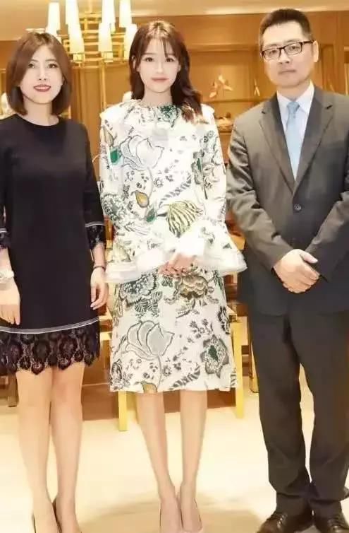 孙怡可真能，“麻薯鞋”都能塞进去，173的身高脚有34码？