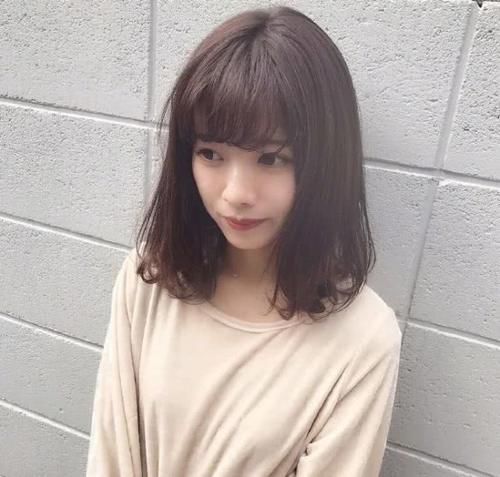 『修饰效果』黑榜前列的这五款发型,过时还显脸大,没有选择的女生很幸运