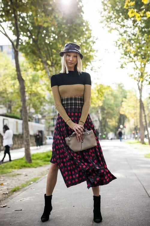  搭配@时尚单品渔夫帽，戴上它不仅能遮阳，还能给造型时尚感加分